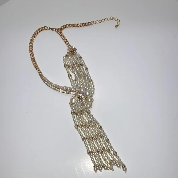 Elegant Faux Pearl and Gold Statement Necklace - Picture 3 of 9